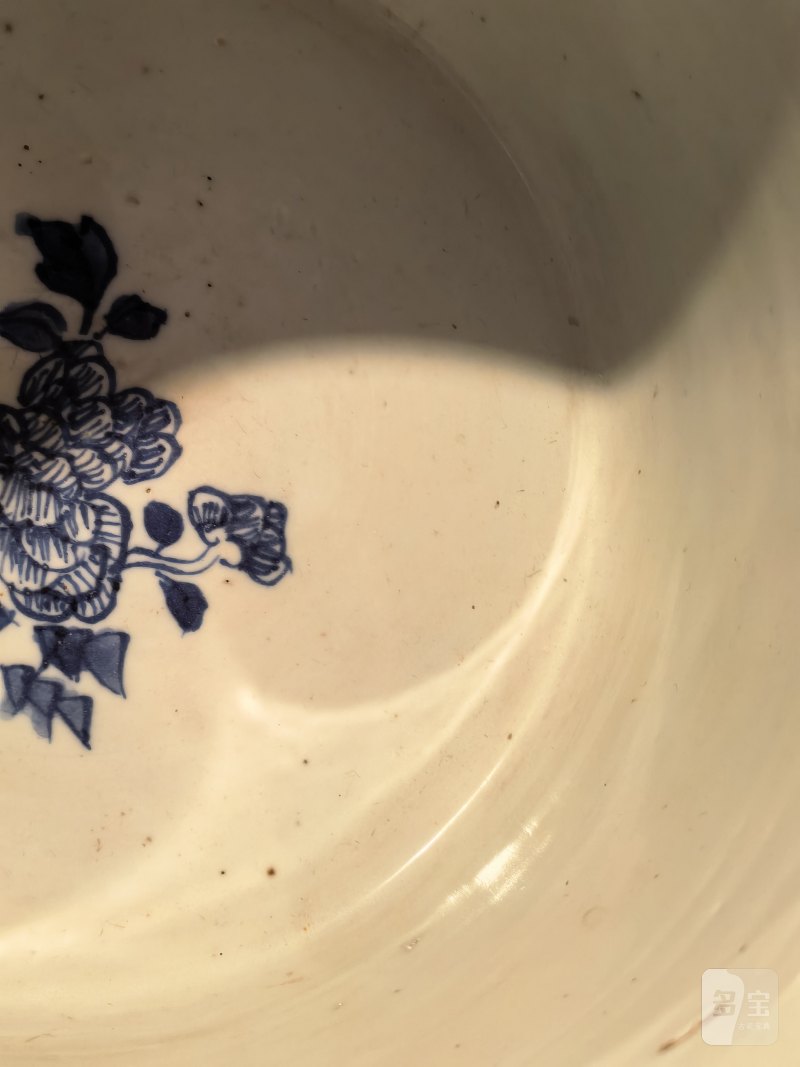 清中期 青花洞石花卉笔海 - 图2